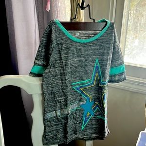 7/8 girl perfect tee. Almost new . Star on front . Glitter sleeve